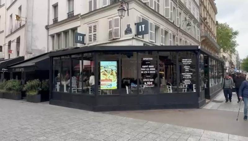 Ecran vitrine pour magasin à Bordeaux : Affichage dynamique vitrine en Gironde